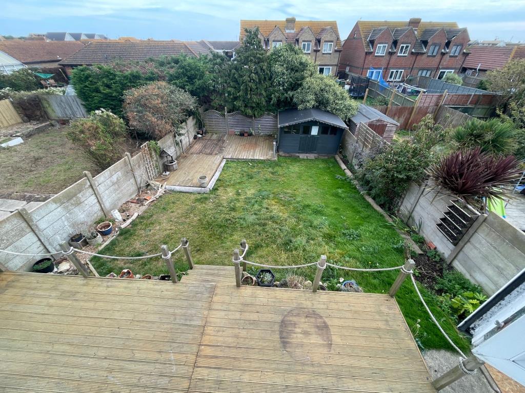 Lot: 107 - LINK-DETACHED THREE-BEDROOM HOUSE FOR REDECORATION - Garden taken from first floor window